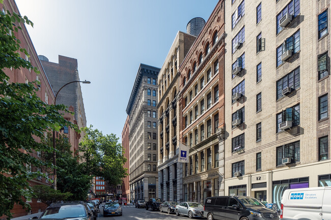 8 Washington Square North in New York, NY - Building Photo - Building Photo