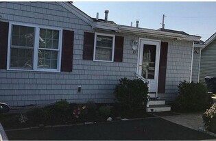 107 Kings Hwy in Hampton, NH - Building Photo