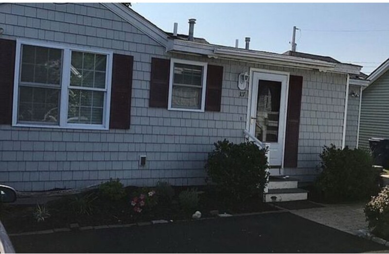 107 Kings Hwy in Hampton, NH - Foto de edificio
