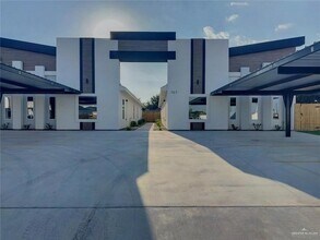 705 N Emerald Ave, Unit 4 in Edinburg, TX - Building Photo - Building Photo