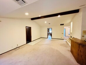 2503 Brentwood Dr in Lancaster, CA - Building Photo - Building Photo