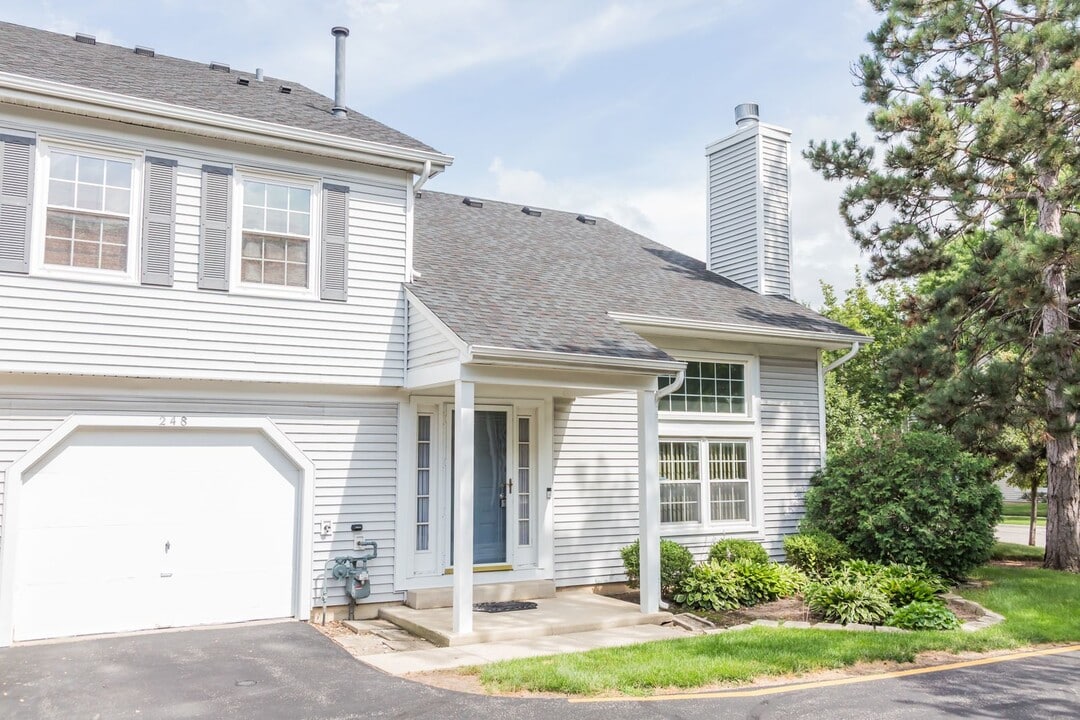 248 Butternut Ln in Streamwood, IL - Building Photo