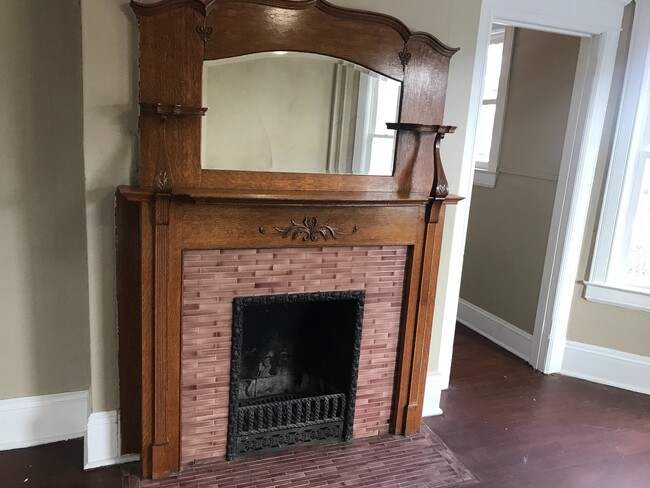 1863 Marshall Ave in St. Paul, MN - Building Photo - Interior Photo