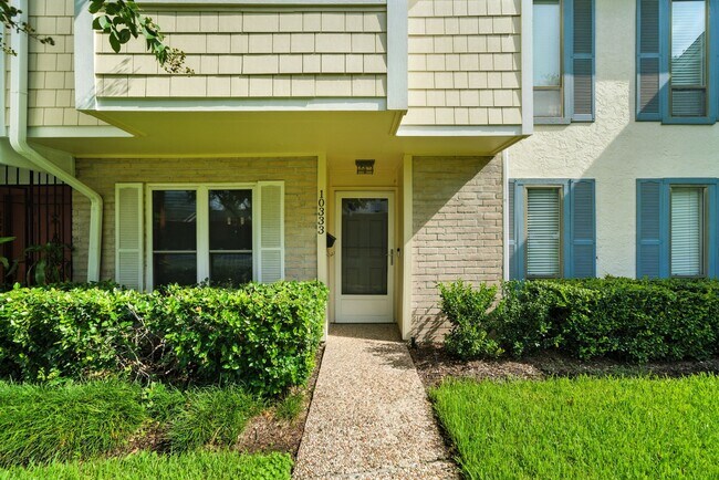 10333 Longmont Dr in Houston, TX - Building Photo - Building Photo