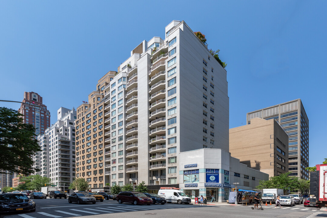 The Frost House in New York, NY - Building Photo