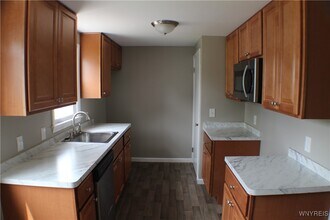 110 Susan Ln in Cheektowaga, NY - Building Photo - Building Photo