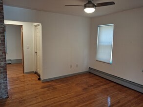 10 Grand St, Unit 10 Grand #1 in Augusta, ME - Building Photo - Building Photo