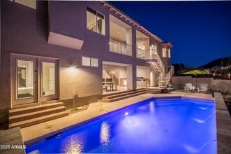 908 E Waltann Ln in Phoenix, AZ - Foto de edificio - Building Photo