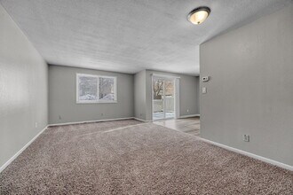 2837 S Lansing Way in Aurora, CO - Building Photo - Building Photo