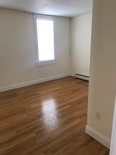 72 Varney St, Unit 3 in Lowell, MA - Foto de edificio - Building Photo