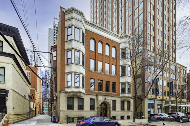 West Chestnut Condominiums in Chicago, IL - Foto de edificio - Building Photo