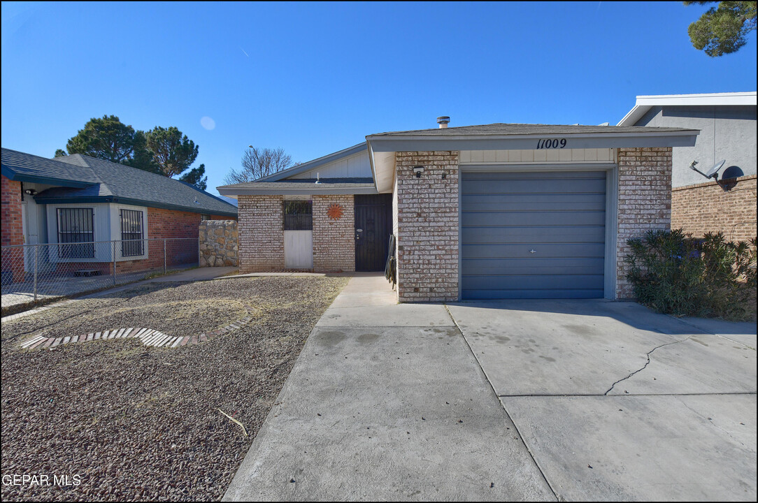 11009 Rockdale St in El Paso, TX - Building Photo