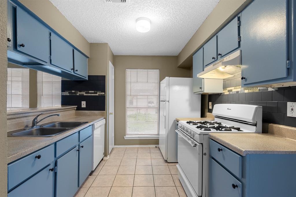 10164 Inwood Hollow Ln in Houston, TX - Building Photo