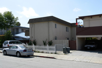 3226 Rolison Rd in Redwood City, CA - Building Photo - Building Photo