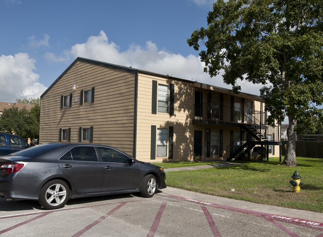 Valhalla Apartments in Corpus Christi, TX - Building Photo - Building Photo