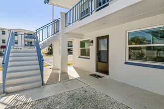 2308 1st St, Unit IRB Gulfwinds Condo in Indian Rocks Beach, FL - Foto de edificio - Building Photo