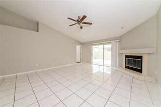 1216 Grassy Meadow Pl in Brandon, FL - Building Photo - Building Photo