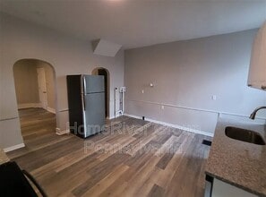 935 Manton Wy in Pittsburgh, PA - Foto de edificio - Building Photo