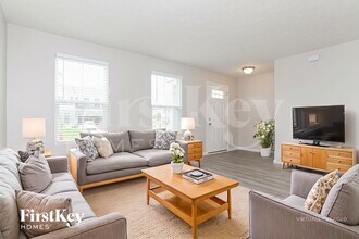 4721 Megan Danielle Dr in Morrow, OH - Foto de edificio - Building Photo