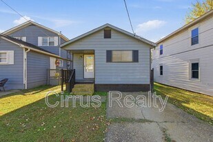 327 Sycamore Ave in Newport News, VA - Building Photo