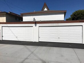 2985 Mendoza Dr in Costa Mesa, CA - Foto de edificio - Building Photo