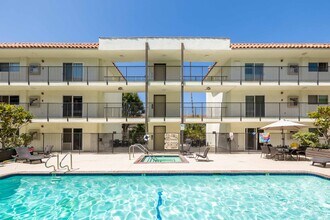 1720 Ardmore Ave, Unit 323 in Hermosa Beach, CA - Building Photo - Building Photo