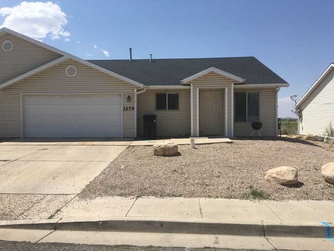 property at 1279 N Cedar Blvd