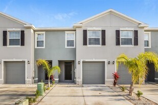 11831 Mountain Retreat Ln in Riverview, FL - Building Photo