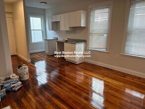 16R Warren Ave. Unit 2, Unit 2 in Somerville, MA - Foto de edificio - Building Photo