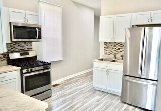 522 W 81st St, Unit 1 in Chicago, IL - Foto de edificio - Building Photo