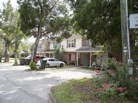 211-215 Gulledge St Apartamentos