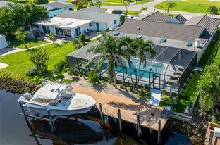 1575 Osprey Ave in Naples, FL - Building Photo