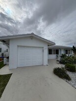 1701 SW 16th St in Boynton Beach, FL - Building Photo