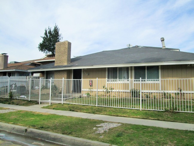 252 E Jackson St in Rialto, CA - Building Photo - Building Photo