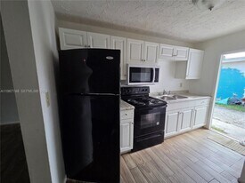 503 N 25th St in Fort Pierce, FL - Building Photo