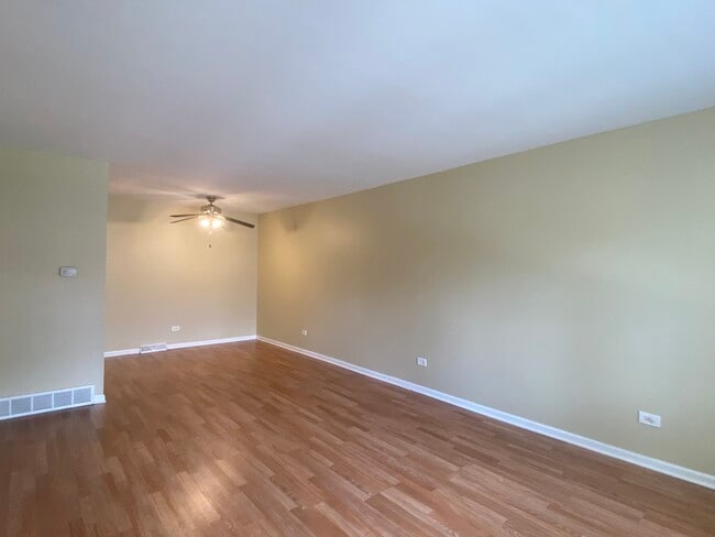 440 CONGRESS Ct in Wood Dale, IL - Building Photo - Building Photo