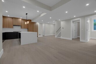116 Columbia St, Unit 1 in Brookline, MA - Building Photo - Building Photo
