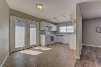 5022 Carmel Ave in Las Vegas, NV - Building Photo - Building Photo