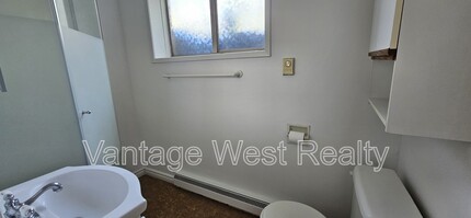 1480 Leaside Ave in Kelowna, BC - Building Photo - Building Photo