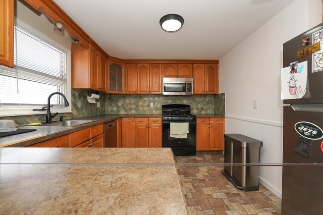 332 MacArthur Ave, Unit 2