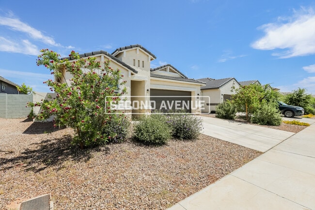 18360 W Artemisa Ave in Surprise, AZ - Foto de edificio - Building Photo