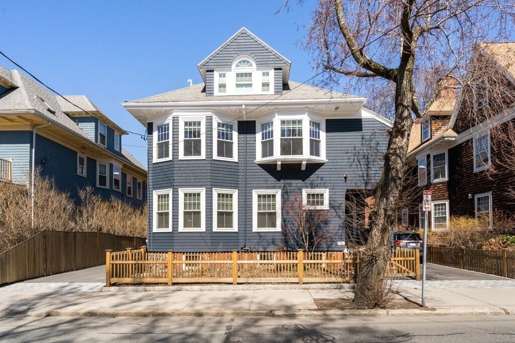 35 Upland Rd, Unit 1 in Cambridge, MA - Foto de edificio