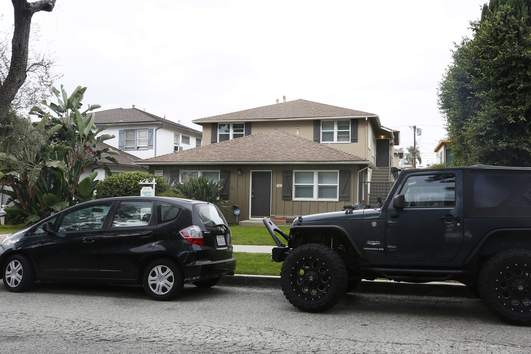 3363 Mentone Ave in Los Angeles, CA - Building Photo