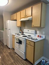 16936 SE Powell Blvd in Portland, OR - Building Photo - Building Photo