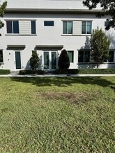 10445 NW 66th St in Doral, FL - Building Photo - Building Photo
