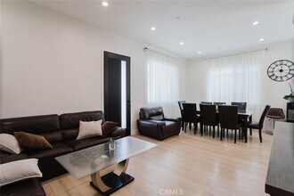 13540 Hamlin St in Los Angeles, CA - Foto de edificio - Building Photo