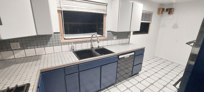 property at 1631 Van Horne Ln