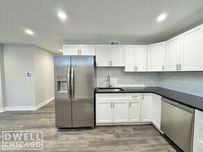 4926 N Oakley Ave, Unit 2 in Chicago, IL - Building Photo - Building Photo
