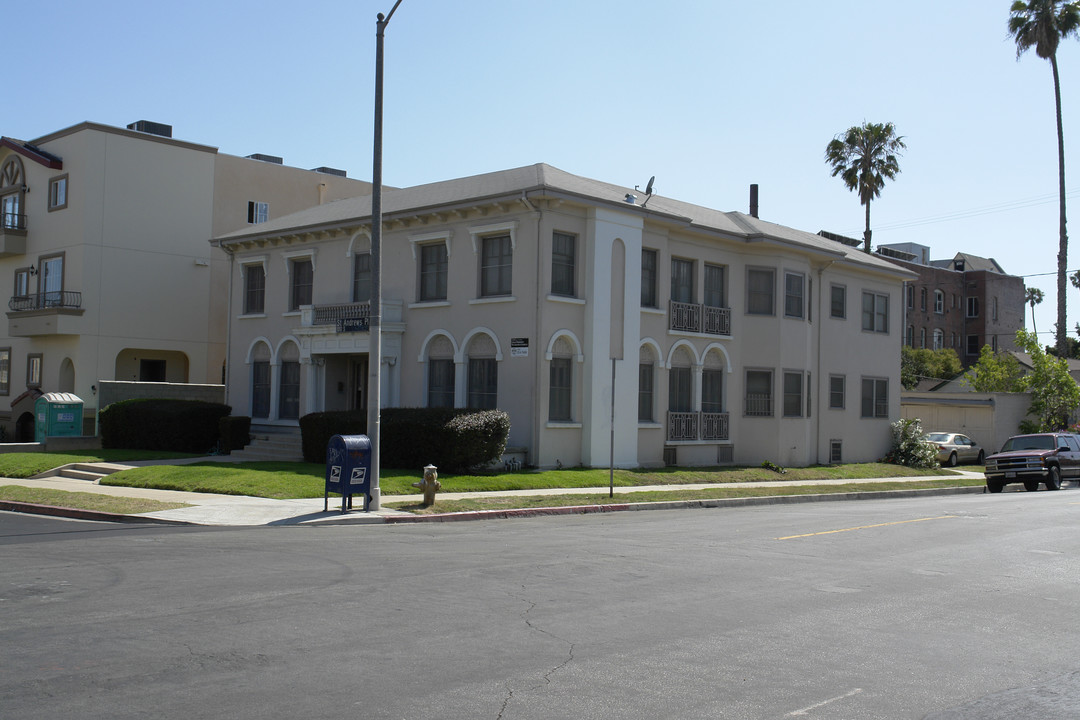 105 S St Andrews Pl in Los Angeles, CA - Building Photo