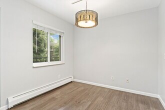 5770 E Warren Ave in Denver, CO - Building Photo - Building Photo